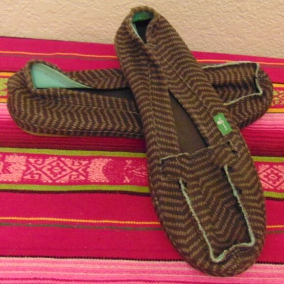 EUC SANUK Black Gray Dotted Pattern Teal Inside Flats Loafers Casual Size 7 - Picture 1 of 8